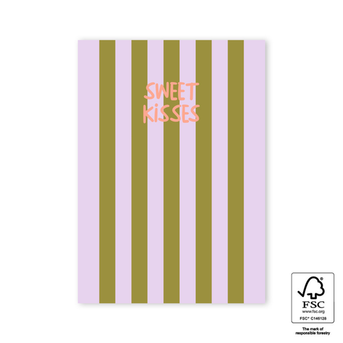 Ansichtkaart met lila en olijfgroene streepjes met de tekst sweet kisses in oranje