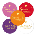 Stickers in 5 varianten (roze, oranje, paars, rood en wit) met de tekst speciaal voor jou en een hartje erboven in goudfolie
