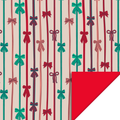Beige cadeaupapier en rode en groene kerst strikken
