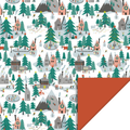 Dubbelzijdig cadeaupapier met kerstbomen, bergen met sneeuw en huisjes. De achterkant is effen oranje/bruin.