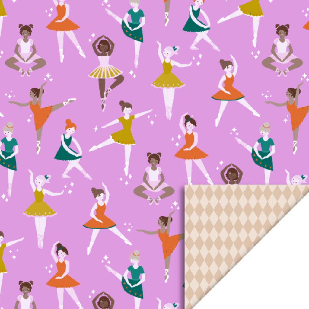 Dubbelzijdig roze cadeaupapier met balletdanseressen. De achterkant is beige met ruiten