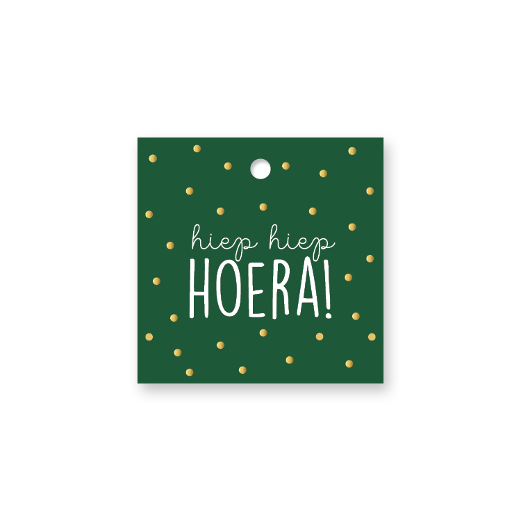Cadeaulabel met de tekst hiep hiep hoera en gouden stippen