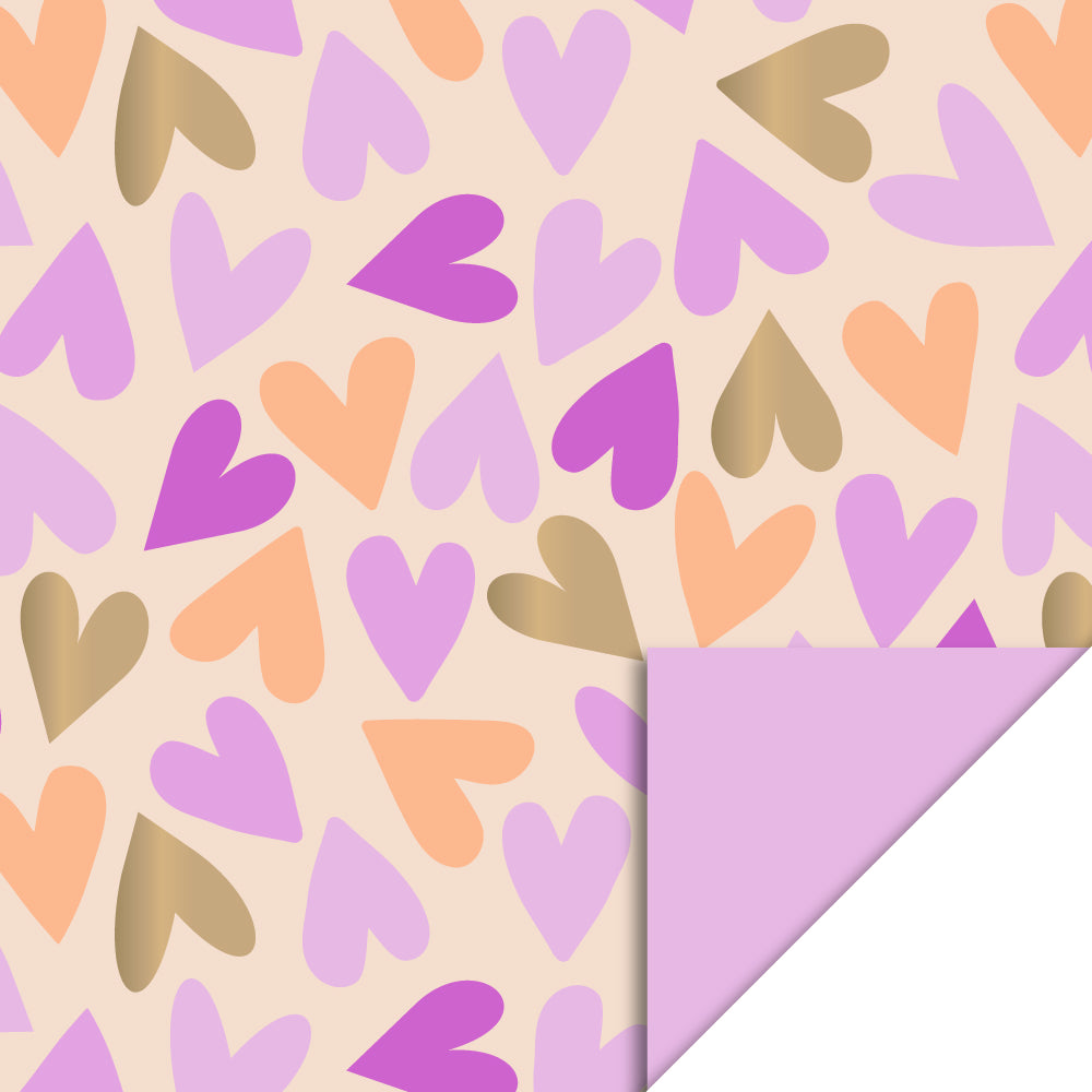 Cadeaupapier met lila, paarse, gouden en perzikkleurige hartjes