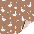 cadeaupapier met ganzen en bloemetjes op bruin en beige papier