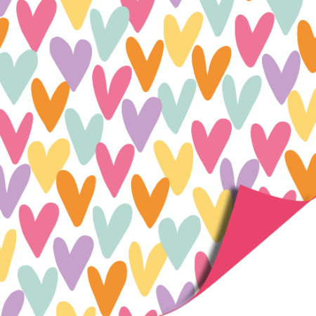cadeaupapier met gekleurde hartjes