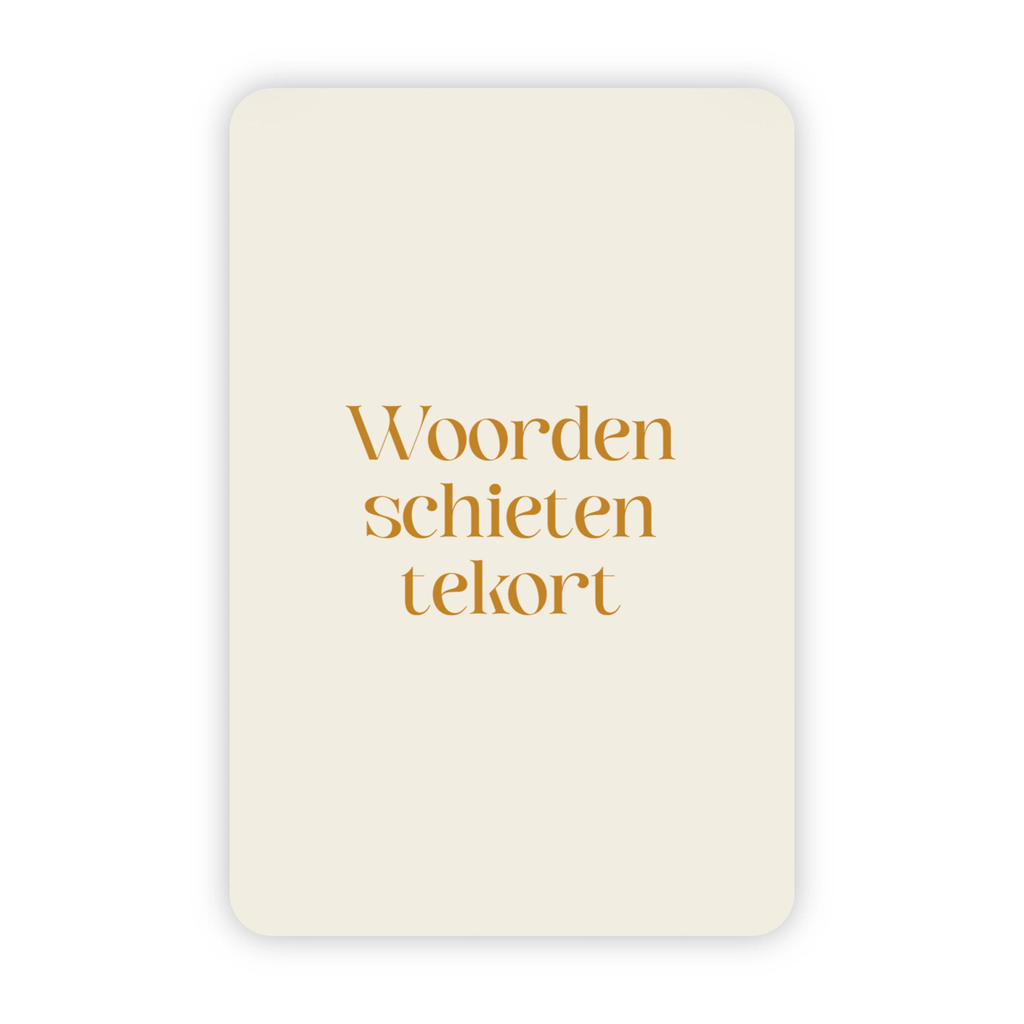 Beige kaart met de tekst woorden schieten tekort in goudfolie