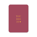 Bordeauxrode kaart met gouden letters you did it en een hartje