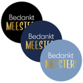 3 varianten ronde stickers met de tekst bedankt meester met goudfolie in de kleuren zwart, donkerblauw en lichtblauw